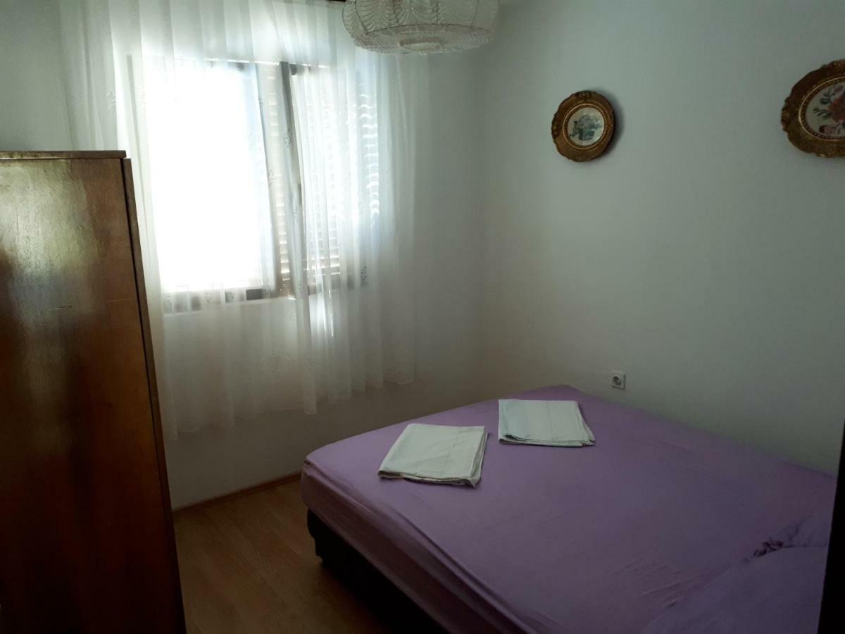 Apartamento Apartman Fox Pirovac Exterior foto
